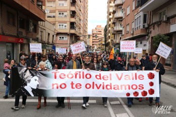 Marcha de duelo para pedir justicia por la muerte de Te&oacute;filo del Valle