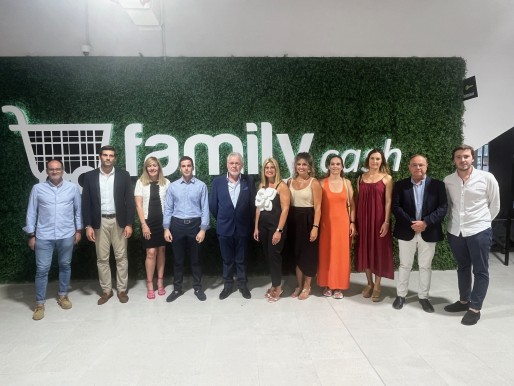 Family Cash abre sus puertas en Petrer con miles de visitantes en su primer d&iacute;a
