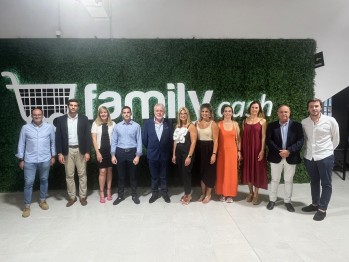 Family Cash abre sus puertas en Petrer con miles de visitantes en su primer d&iacute;a