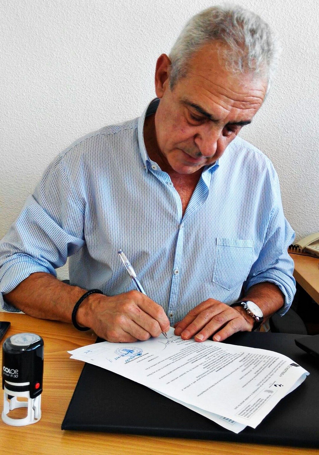 La Escuela Oficial de Idiomas firma un acuerdo con la Universidad de Atenas para formar a su profesorado La Escuela Oficial de Idiomas firma un acuerdo con la Universidad de Atenas para formar a su profesorado