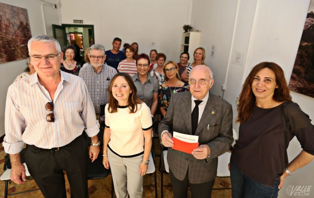 El calendario contra el cáncer de mama recauda fondos para la compra de prótesis mamarias El calendario contra el cáncer de mama recauda fondos para la compra de prótesis mamarias
