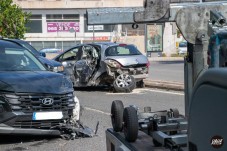 Un Kamikaze impacta con dos veh&iacute;culos en la avenida del Mediterr&aacute;neo
