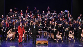Entra&ntilde;able concierto navide&ntilde;o de la banda Santa Cecilia en el Teatro Castelar con Javier S&aacute;nchez