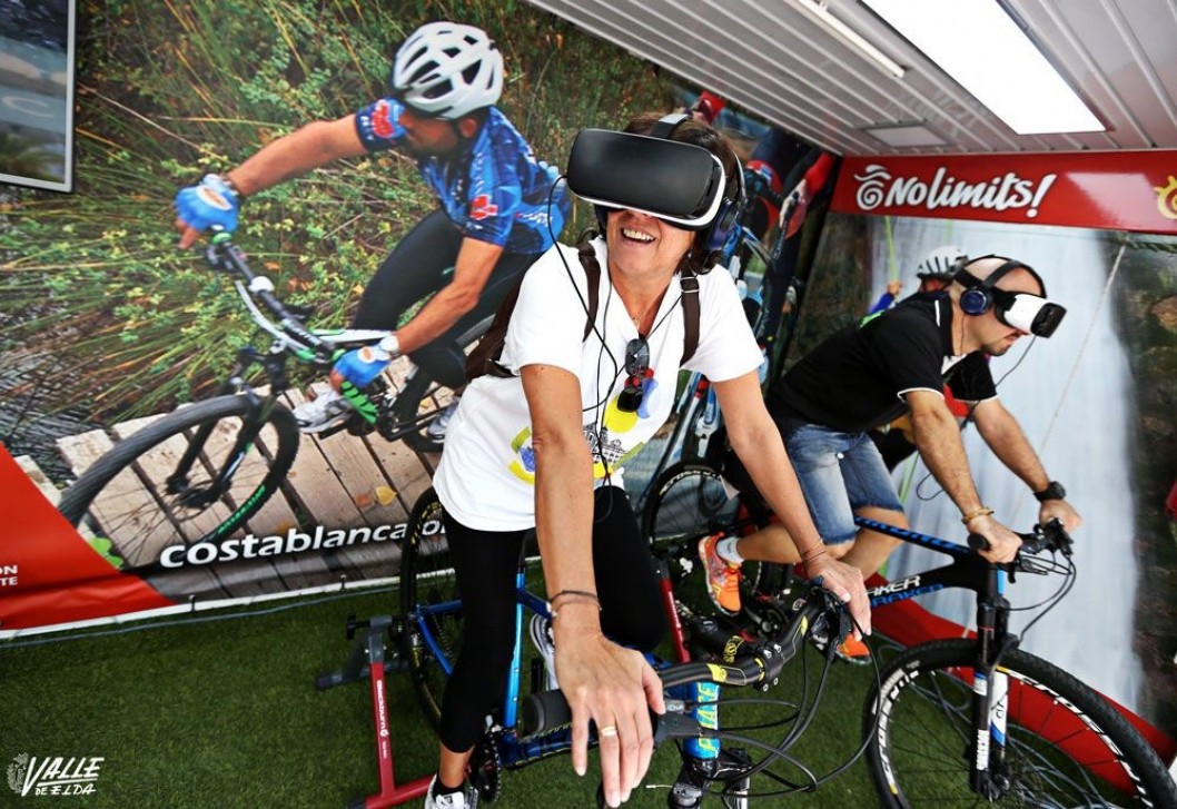 Los eldenses viven la experiencia 360º de la Vuelta Ciclista a España Los eldenses viven la experiencia 360º de la Vuelta Ciclista a España