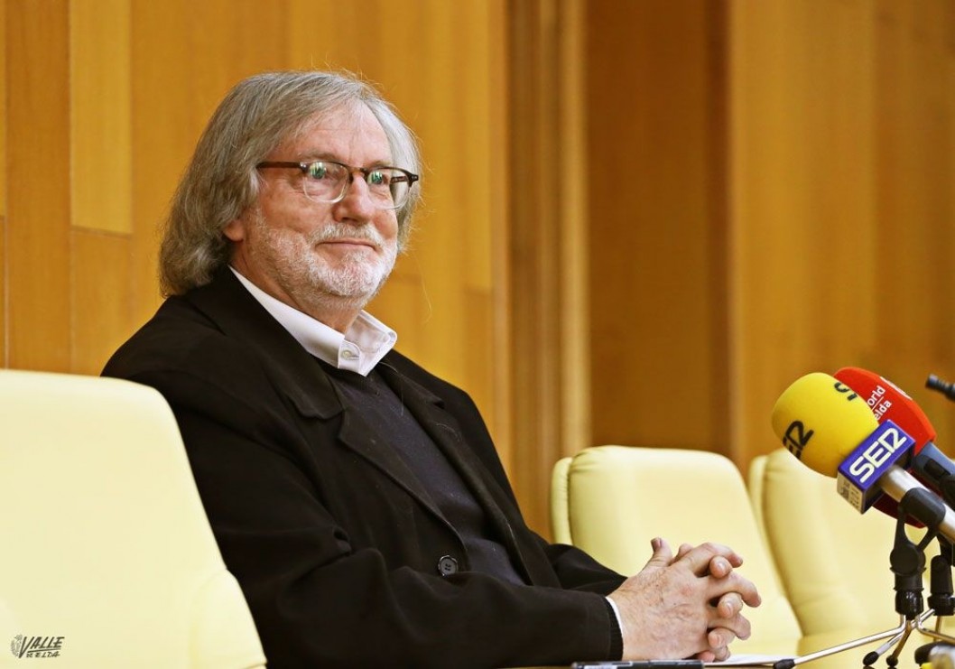 El PP pide a Alfaro "la inmediata destitución" de Juan Vera como programador del Teatro Castelar El PP pide a Alfaro "la inmediata destitución" de Juan Vera como programador del Teatro Castelar
