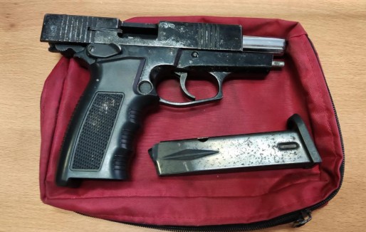 Detienen a un hombre con una pistola de fogueo que podr&iacute;a haber ahorcado a su perro