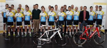El equipo ciclista "BiciSport Poli - Autom&oacute;viles Gomis" se presenta en Petrer ilusionado por comenzar la nueva temporada