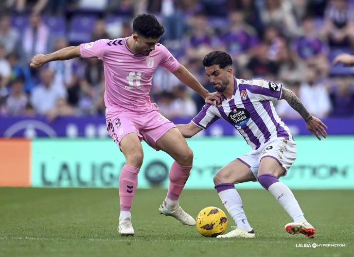 El VAR y la falta de punter&iacute;a privan al Eldense de sumar en Valladolid (1-0)