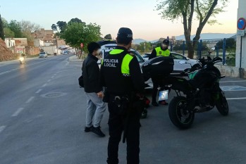 La Polic&iacute;a Local de Elda impone 16 sanciones en los controles de ciclomotores y motocicletas