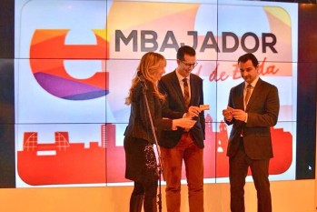 El carnet de Embajador de Elda y el "D&iacute;a 37" se presentan en Fitur