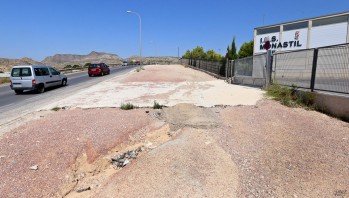 Las obras de acceso al IES Monastil se retrasan por tercer a&ntilde;o consecutivo
