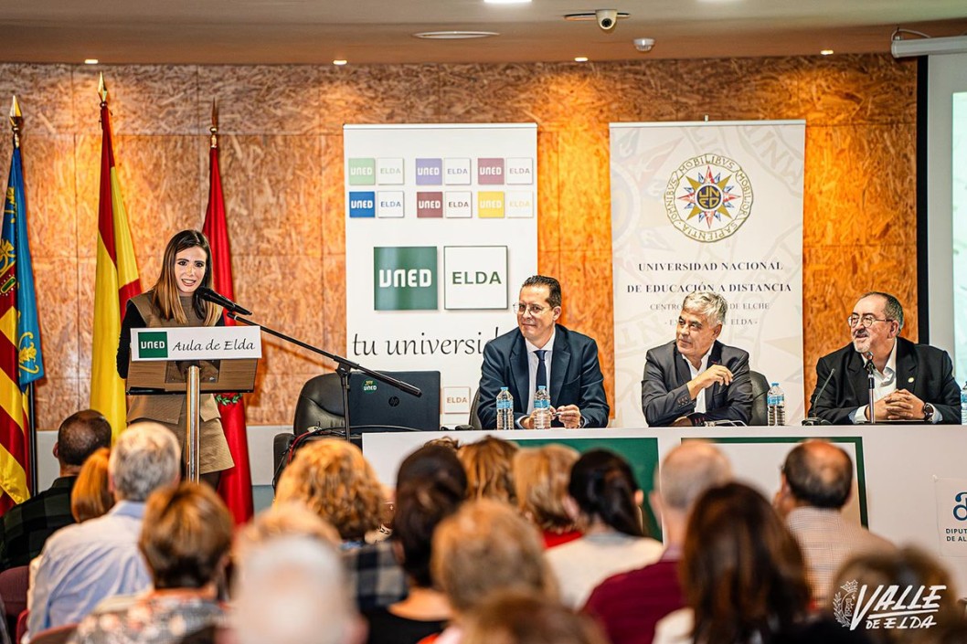 Paloma del R&iacute;o y Felipe Mej&iacute;as en Los Lunes de la UNED