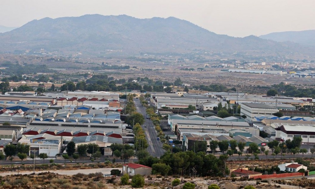 Ligera bajada del desempleo con 70 parados menos en Elda y Petrer Ligera bajada del desempleo con 70 parados menos en Elda y Petrer