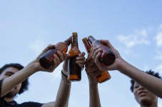 Tradici&oacute;n, juventud y alcohol: el desaf&iacute;o de los Moros y Cristianos en nuestros hogares