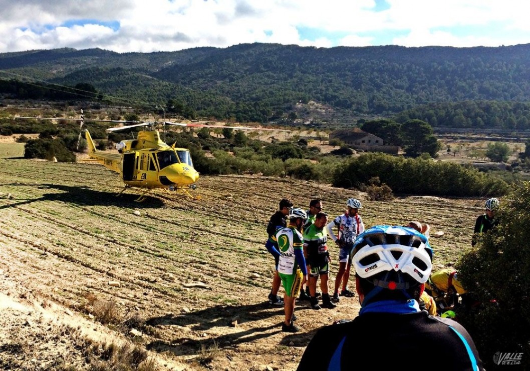 Una ciclista eldense herida grave tras sufrir una caída en L'Avaiol Una ciclista eldense herida grave tras sufrir una caída en L'Avaiol