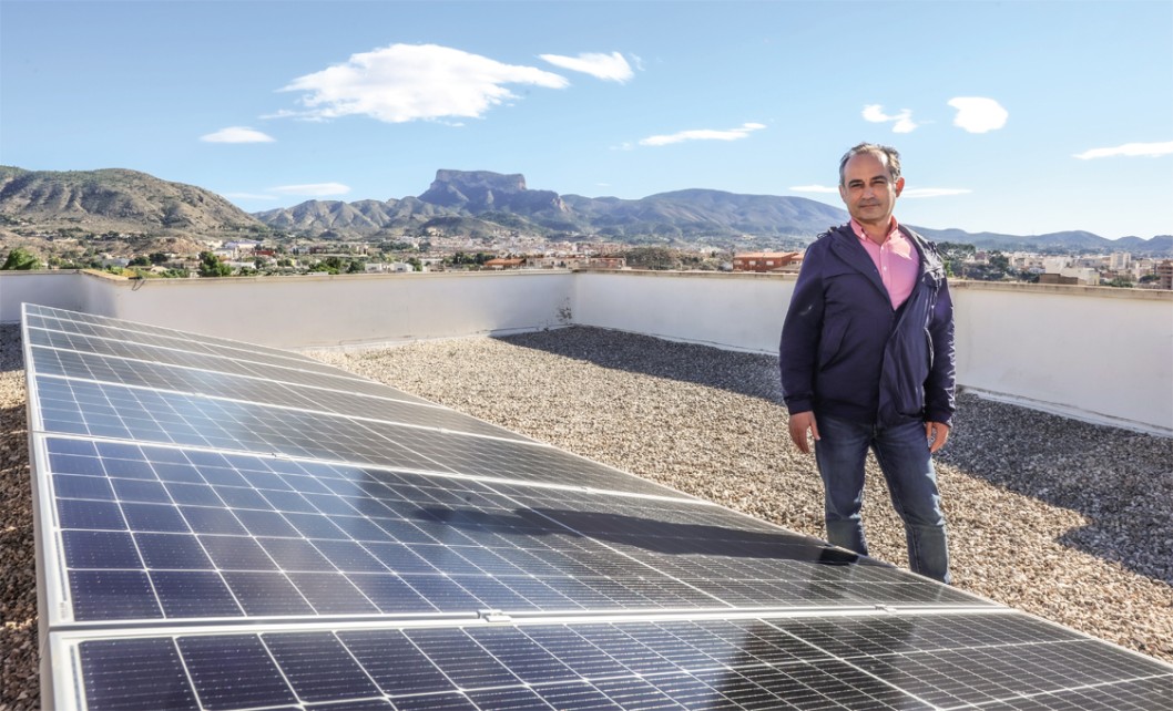 Pásate a la energía solar con Autoconsumo y Eficiencia Energética y empieza a ahorrar Pásate a la energía solar con Autoconsumo y Eficiencia Energética y empieza a ahorrar
