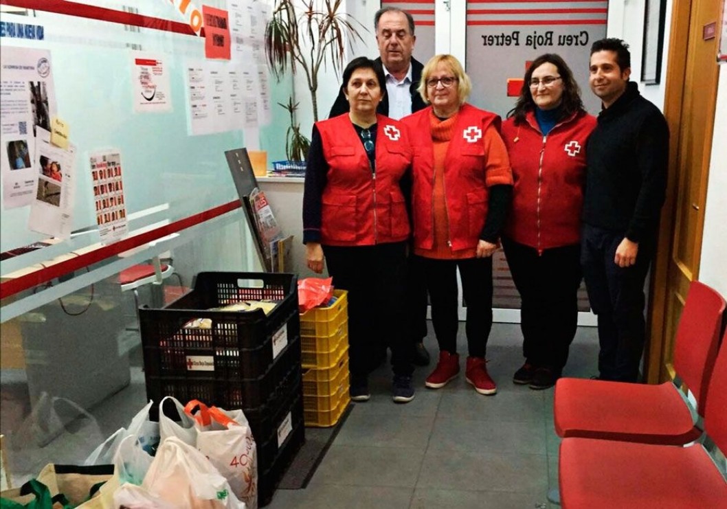 Ciudadanos de Petrer reúne 130 kilos de comida en 10 días para Cruz Roja Ciudadanos de Petrer reúne 130 kilos de comida en 10 días para Cruz Roja