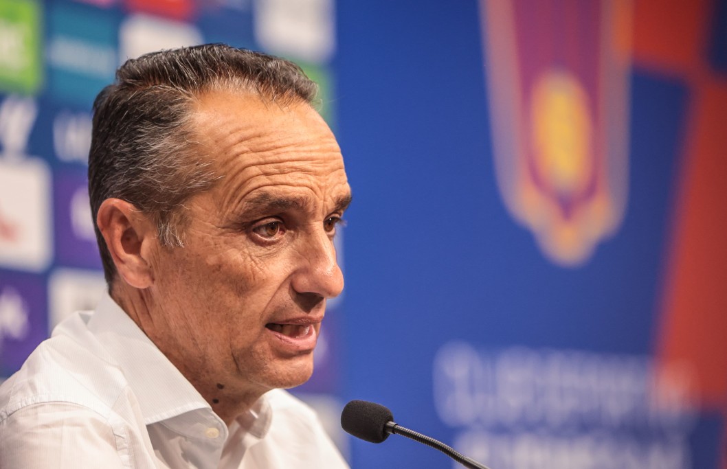 José Luis Oltra: "Me gustaría que hoy se pusiese en valor el trabajo de los jugadores" José Luis Oltra: "Me gustaría que hoy se pusiese en valor el trabajo de los jugadores"