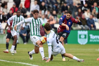 Al Eldense se le escapa la quinta victoria consecutiva ante el Torremolinos (1-1)