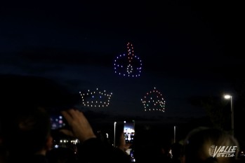 La danza de drones pone luz a la Navidad en Petrer