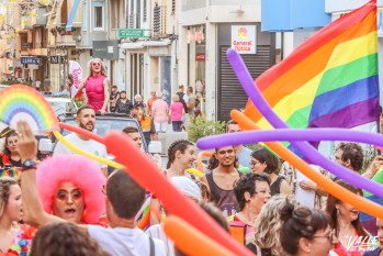 La celebraci&oacute;n del Orgullo LGTBIQ+ ti&ntilde;e de arco&iacute;ris las calles de Elda y Petrer
