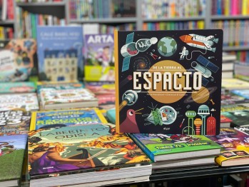 "De la tierra al espacio" de Pavla Han&aacute;čkov&aacute;