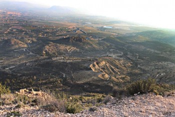 Los desprendimientos hacen insegura la senda entre Rabosa y el Rinc&oacute;n Bello de Petrer