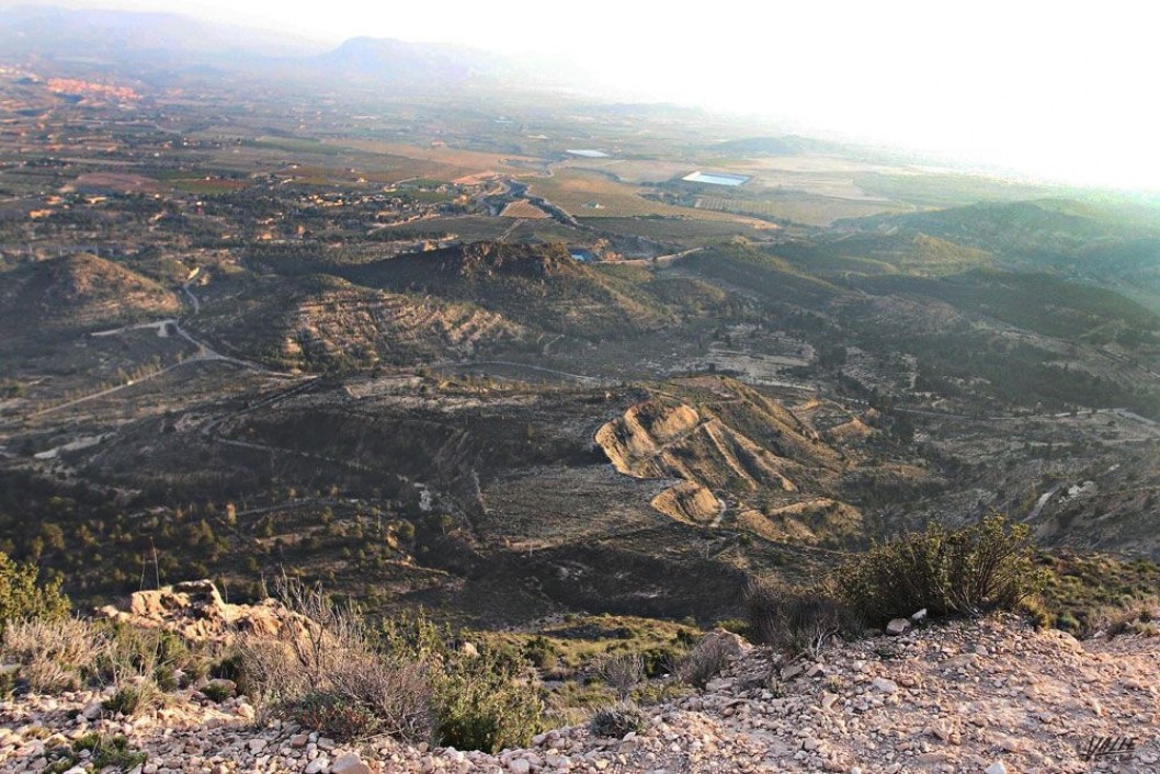 Los desprendimientos hacen insegura la senda entre Rabosa y el Rincón Bello de Petrer Los desprendimientos hacen insegura la senda entre Rabosa y el Rincón Bello de Petrer