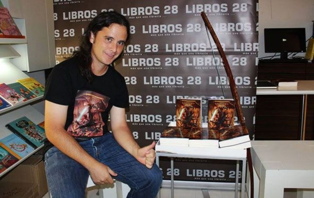 Antonio Guardiola presentará en Elda "Los cuatro reinos", una saga fantástica que reúne drama, aventuras y batallas Antonio Guardiola presentará en Elda "Los cuatro reinos", una saga fantástica que reúne drama, aventuras y batallas