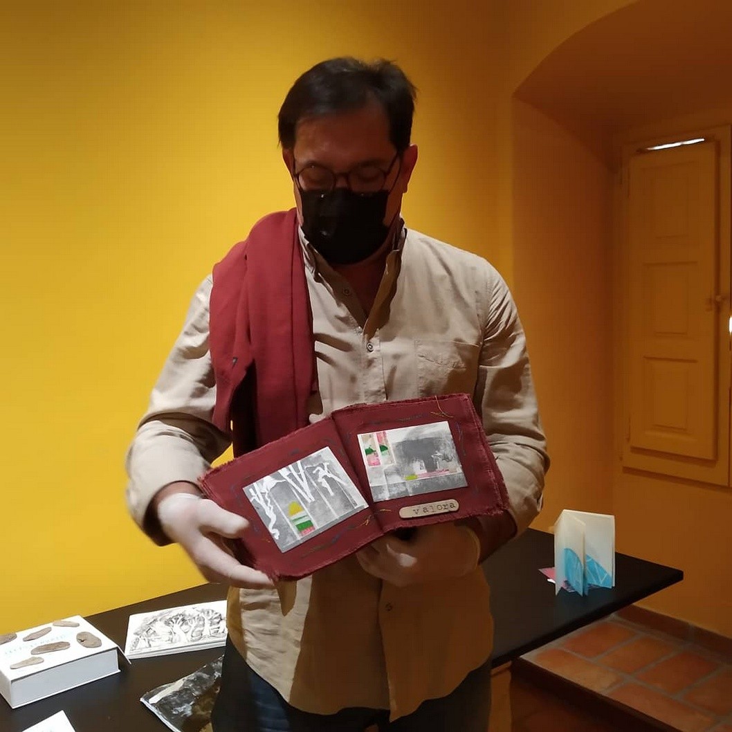 Una decena de artistas eldenses exponen en la 2ª Bienal de Libro de Artista en Santa Pola Una decena de artistas eldenses exponen en la 2ª Bienal de Libro de Artista en Santa Pola