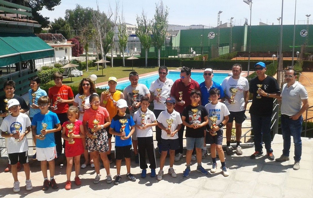 Los jóvenes tenistas del Club de Campo de Elda destacan en un fin de semana dedicado al deporte Los jóvenes tenistas del Club de Campo de Elda destacan en un fin de semana dedicado al deporte