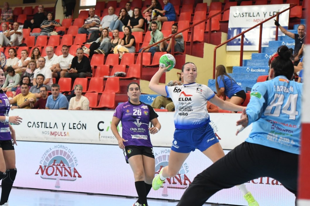 Empate del Elda Prestigio ante el Caja Rural Aula Valladolid (27-27)