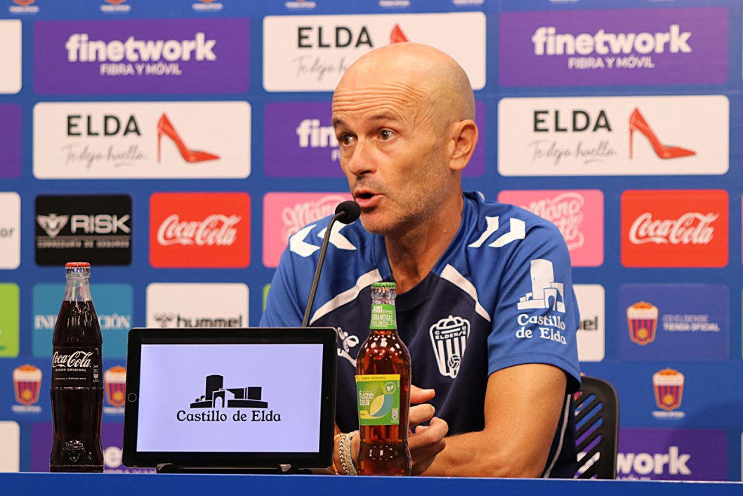 Javi Cabello: "Nuestro objetivo es ser ambiciosos pero siempre conscientes de mejorar cada semana" Javi Cabello: "Nuestro objetivo es ser ambiciosos pero siempre conscientes de mejorar cada semana"