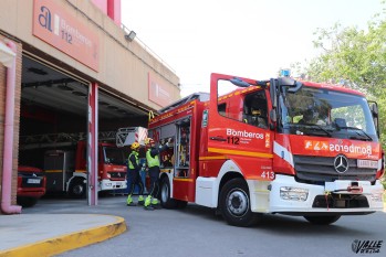 Polic&iacute;a Nacional y Bomberos rescatan a un matrimonio tras el derrumbe de su casa de dos plantas