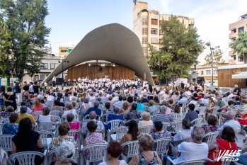 La AMCE Santa Cecilia ofrece su tradicional concierto de verano ante centenares de personas