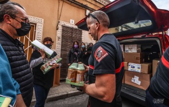 El Grupo Abril y los Bomberos realizan el primer env&iacute;o a Ucrania y traer&aacute;n refugiados