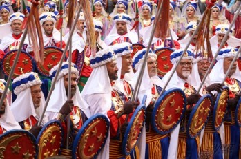 Los Moros y Cristianos vuelven a desfilar en Elda