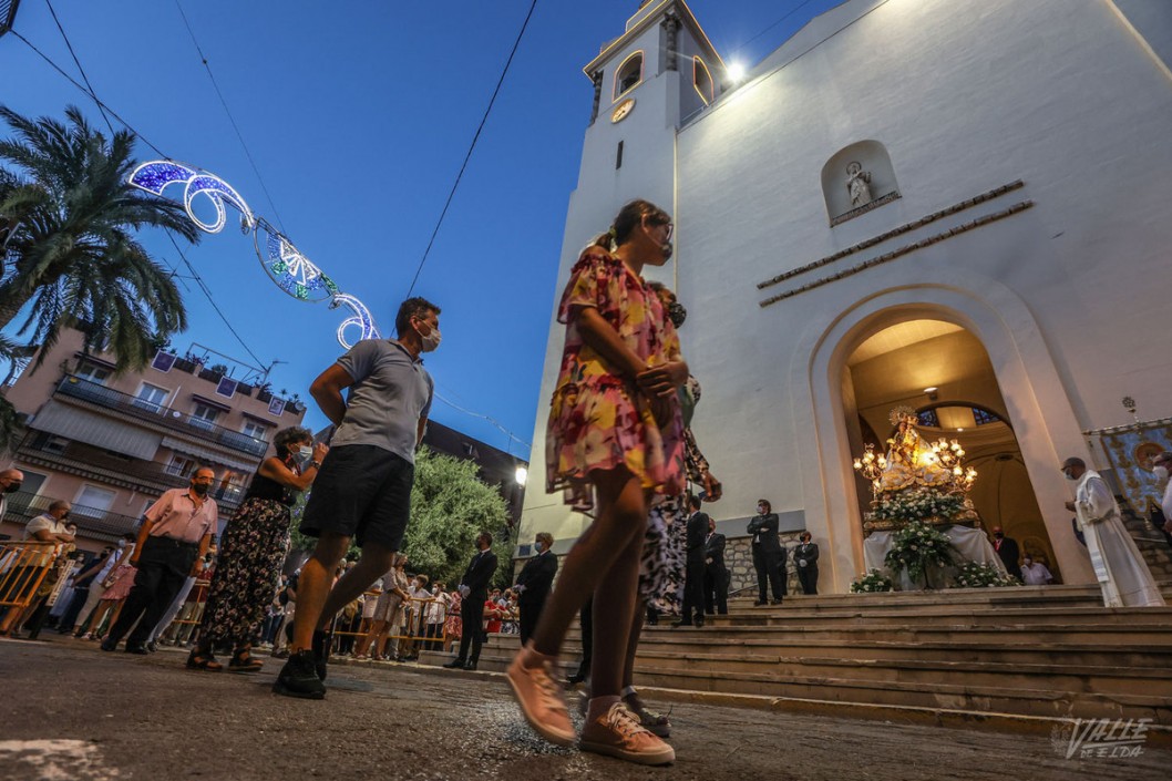 La Virgen de la Salud se reencuentra con cientos de eldenses en su día grande La Virgen de la Salud se reencuentra con cientos de eldenses en su día grande