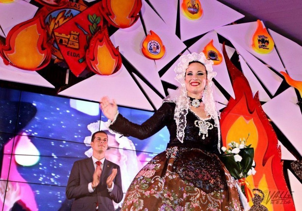 Nerea Tortosa y Naiara García, elegidas Fallera Mayor adulta e infantil de 2015 en una gala repleta de emociones Nerea Tortosa y Naiara García, elegidas Fallera Mayor adulta e infantil de 2015 en una gala repleta de emociones