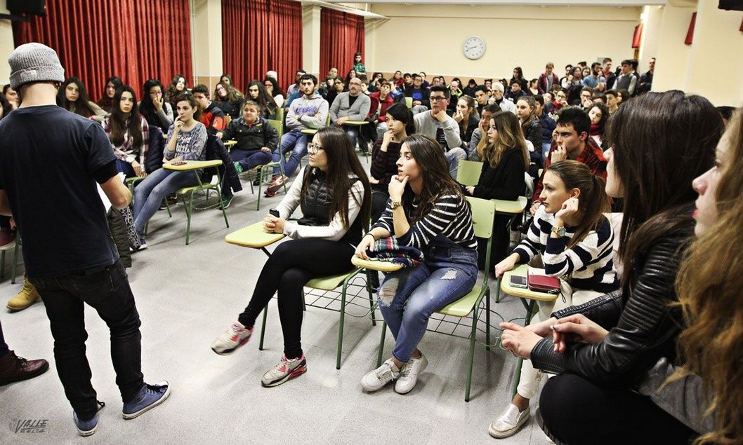 Los padres del IES Valle de Elda deciden seguir con las movilizaciones Los padres del IES Valle de Elda deciden seguir con las movilizaciones