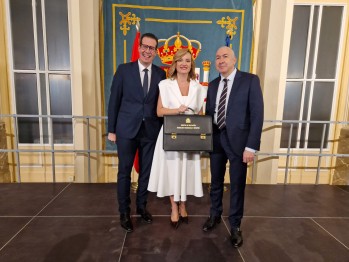 Rub&eacute;n Alfaro asiste a la toma de posesi&oacute;n de la ministra Pilar Alegr&iacute;a