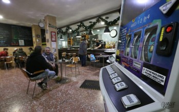 Sanidad proh&iacute;be el uso de tragaperras y juegos de mesa en la hosteler&iacute;a de la Comunidad Valenciana por COVID-19