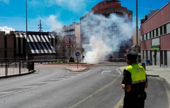 La Junta Central de Fallas entreg&oacute; un galard&oacute;n honor&iacute;fico a la Polic&iacute;a Local de Elda por su colaboraci&oacute;n