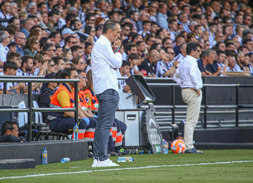 José Luis Oltra: "Hemos hecho méritos para ganar y contrarrestado a un equipo muy atrevido" José Luis Oltra: "Hemos hecho méritos para ganar y contrarrestado a un equipo muy atrevido"