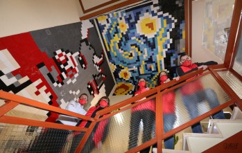 Petrer crea "La noche estrellada" de Van Gogh con ganchillo