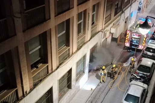 Los vecinos del antiguo edificio de la CNT piden auxilio al Ayuntamiento por su insalubridad