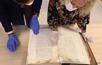 Restauran un libro de 1832 que recoge los bienes patrimoniales de los eldenses