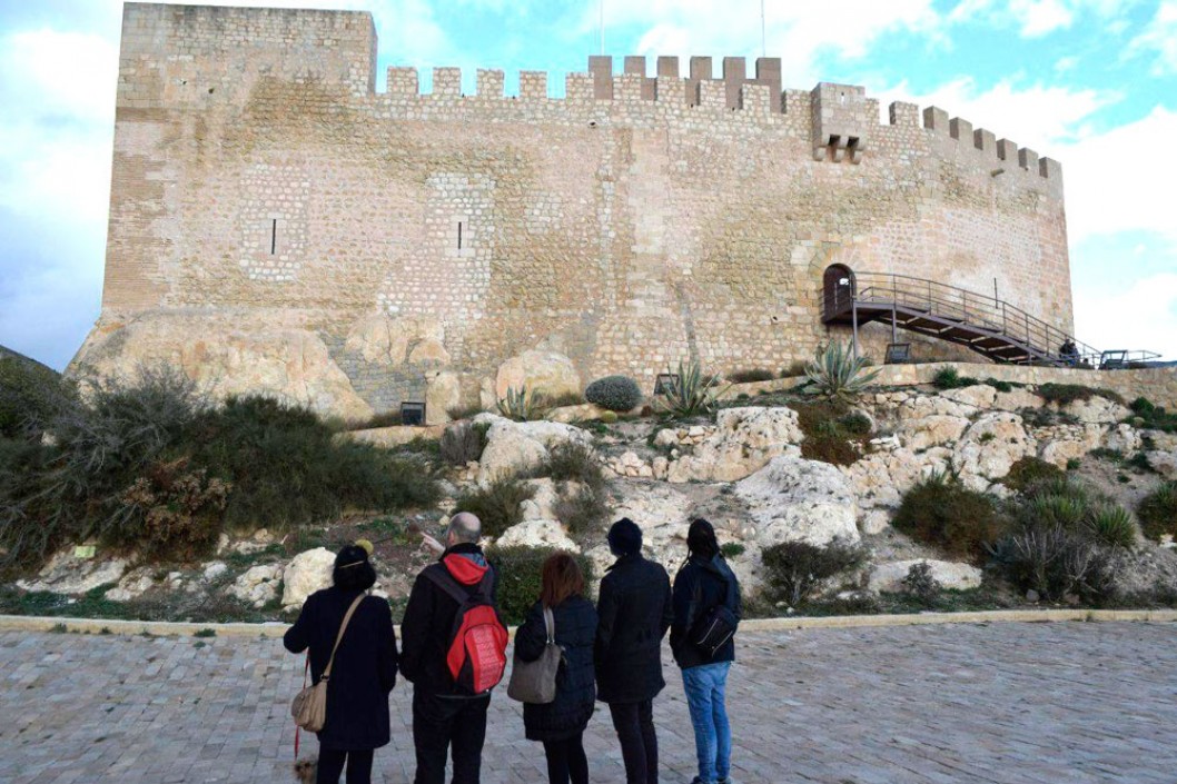Buscan financiación para frenar a degradación de la ladera del Castillo de Petrer Buscan financiación para frenar a degradación de la ladera del Castillo de Petrer