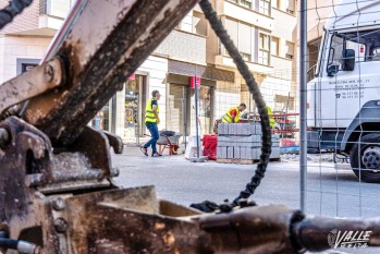 Arrancan las obras para la mejora de aceras de las calles Reyes Cat&oacute;licos y Jaume I en Petrer