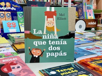 "La ni&ntilde;a que ten&iacute;a dos pap&aacute;s" de Mel Elliot